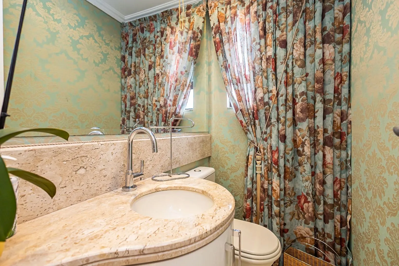 119 m² apartment with floor-to-ceiling windows and a bathtub — photo 14