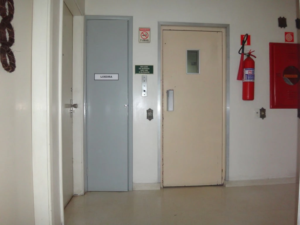 2-bedroom apartment with wood or laminate floors in Curitiba — photo 27