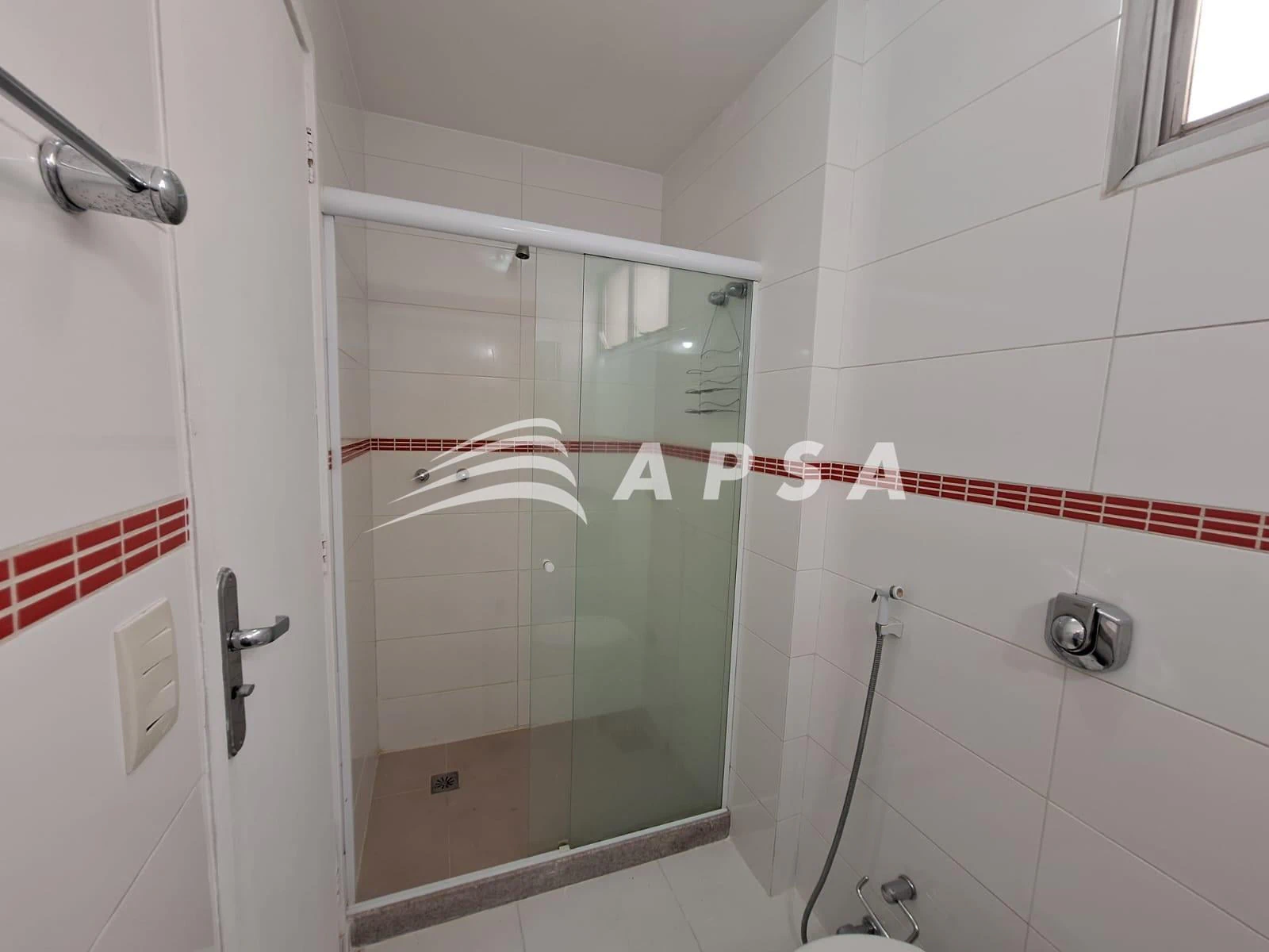 Деревянный пол или ламинат и 2 спальни: квартира 80 м² — photo 16