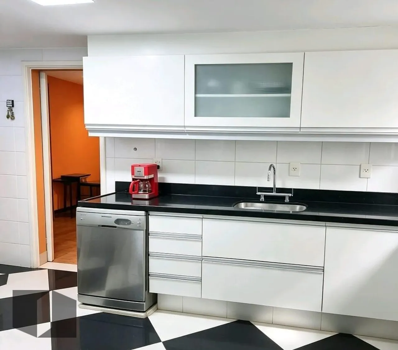 Furnished apartment with 3 bedrooms and 3 bathrooms — photo 2