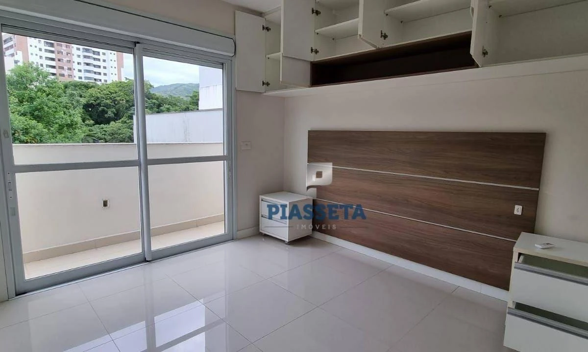 3-bedroom apartment in a building with a pool — photo 6