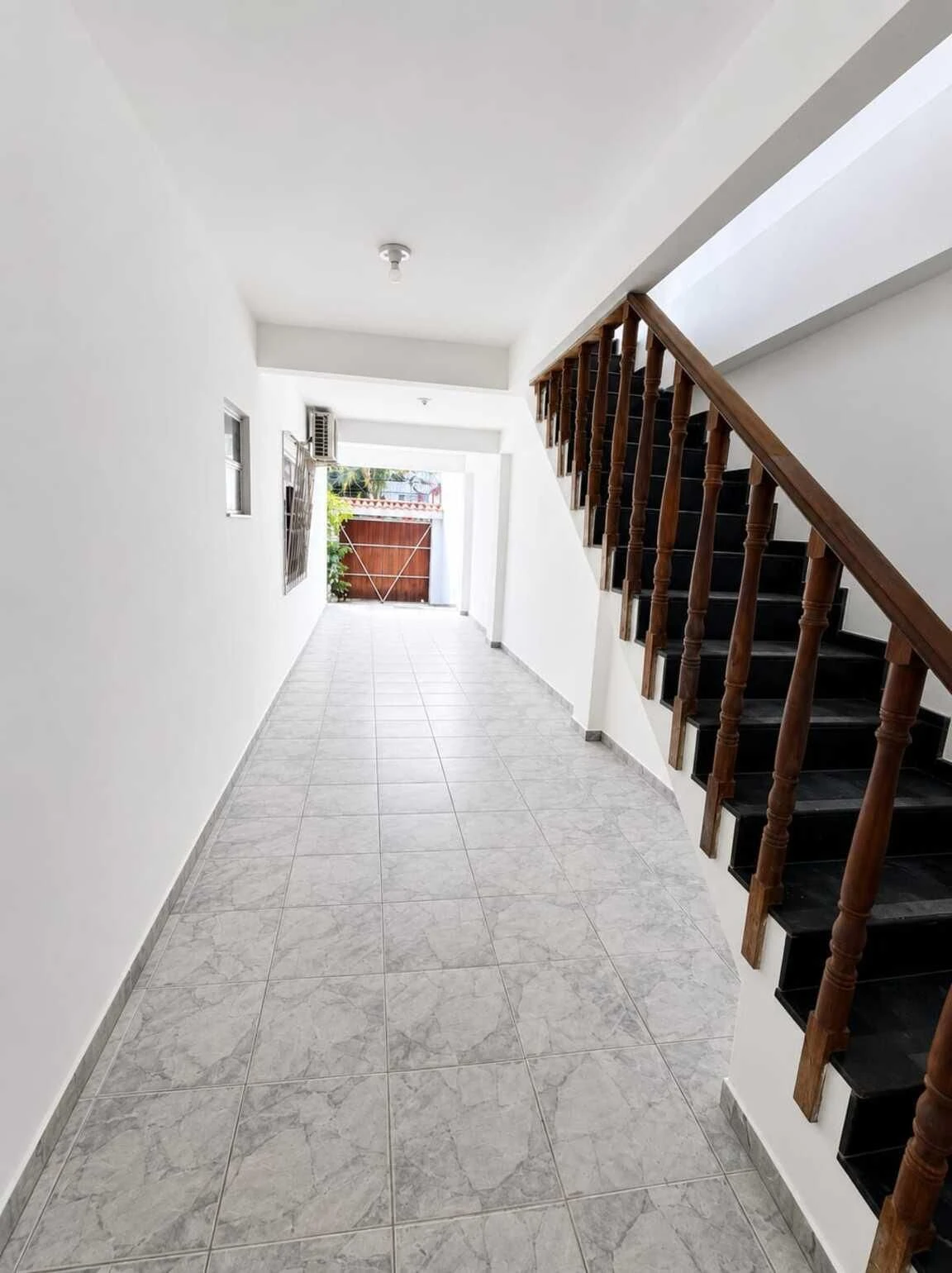 House with 5 bedrooms and 3 bathrooms plus 3 parking spots — photo 13