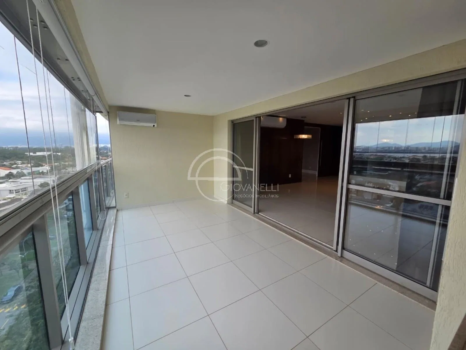 4-bedroom apartment with an enclosed gourmet balcony — photo 20