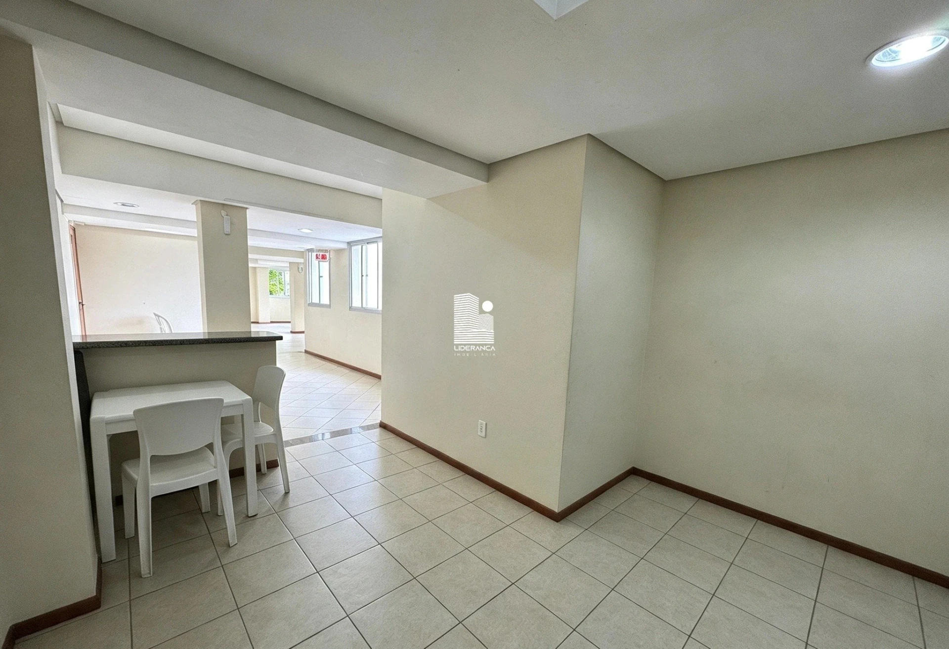 2-bedroom apartment with a mountain view in Florianópolis — photo 6
