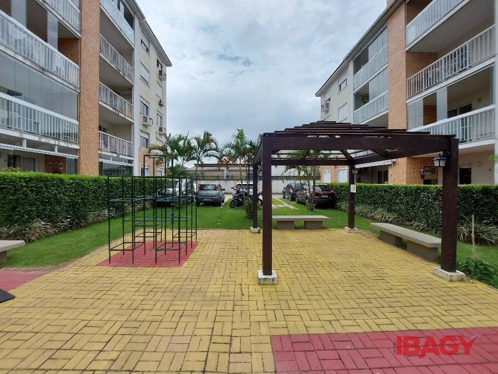 Apartamento de 2 dormitorios con balcón cerrado — photo 20