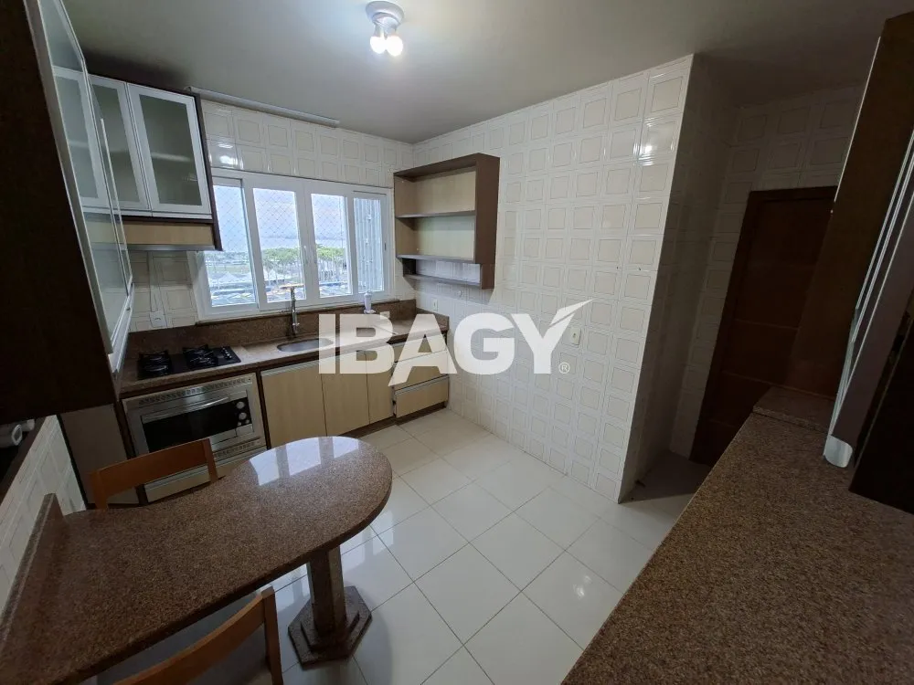 Apartamento de alquiler con 4 dormitorios y 120 m² — photo 2