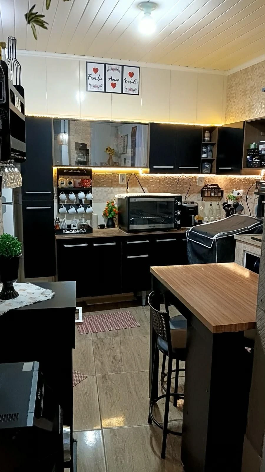 Furnished 3-bedroom house with 4 bathrooms, no parking — photo 2