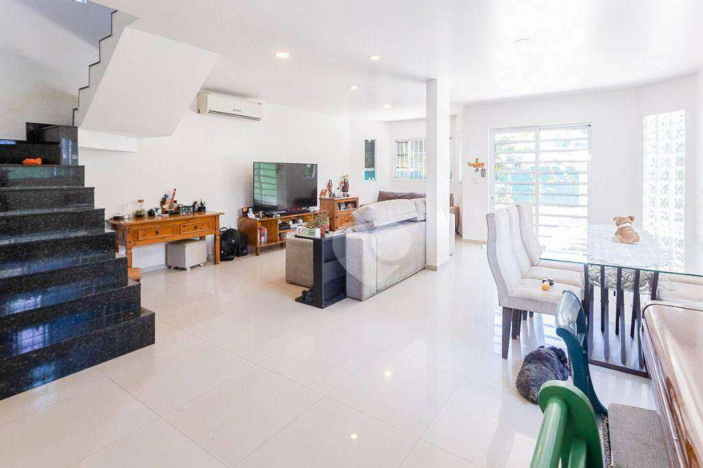 Furnished triplex house with 4 bedrooms and 370 m² — photo 11