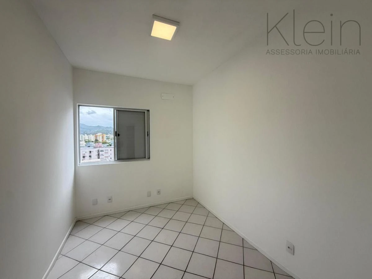 Glass-enclosed balcony in a 3-bedroom apartment, 75 m² — photo 31