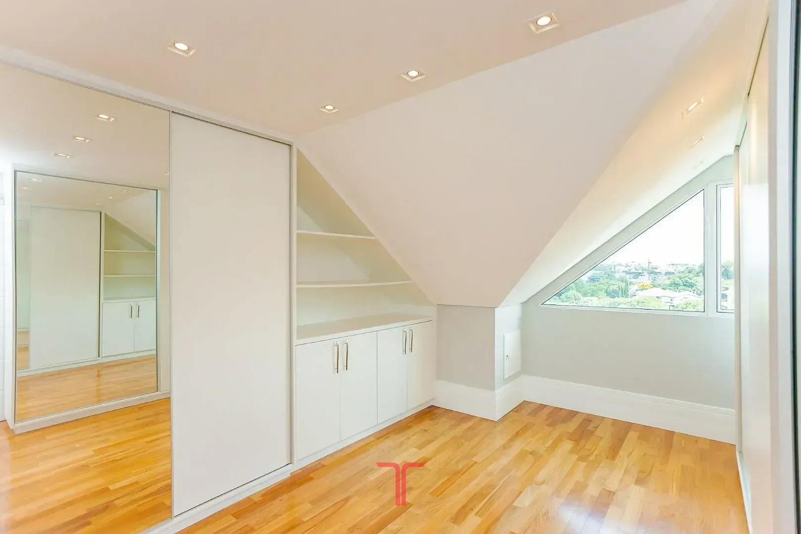 Дом 550 м² с 5 спальнями и приватным садом — photo 103