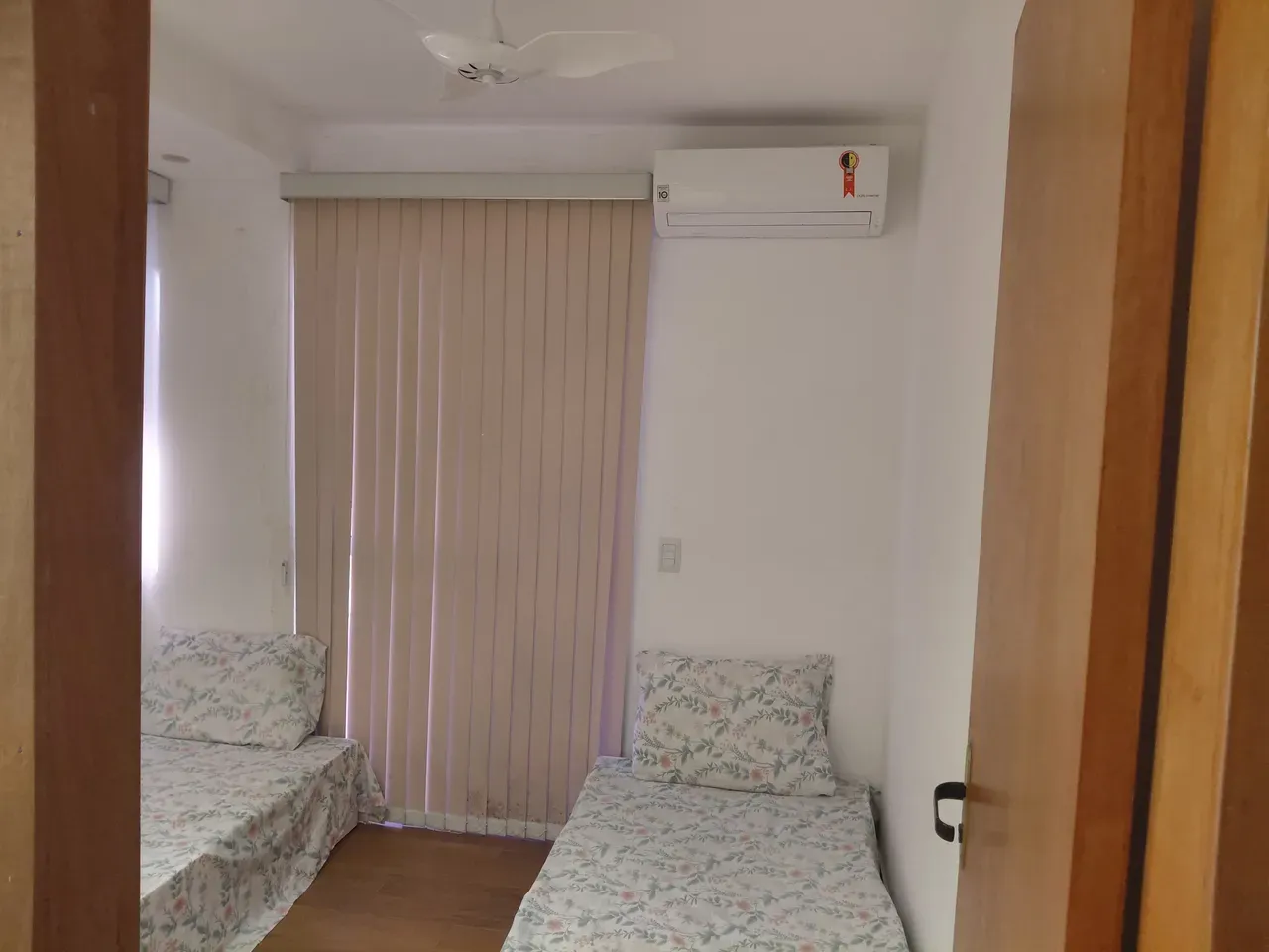 Furnished 3-bedroom apartment with glass balcony — photo 22