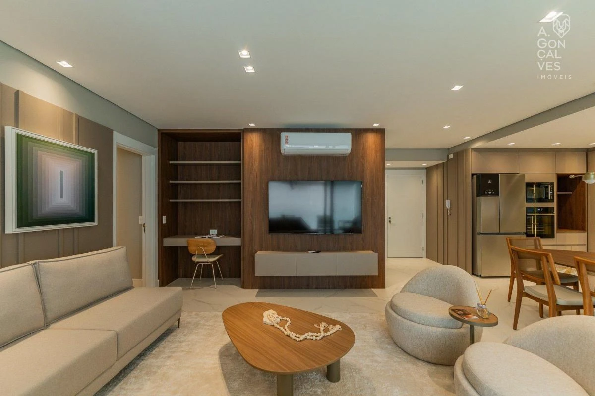 Furnished apartment, 139 m², with a glass-enclosed balcony