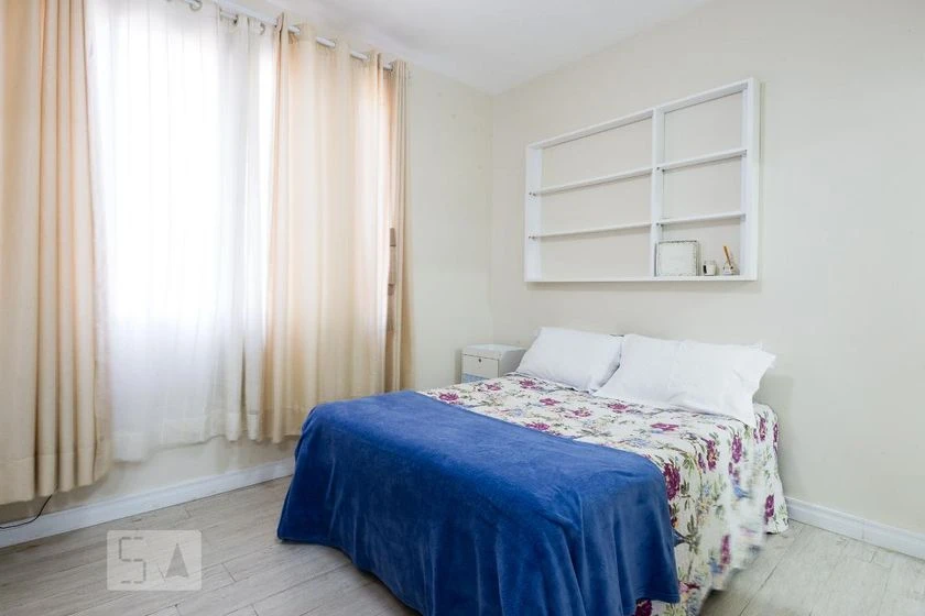 Furnished studio with open-plan kitchen and gas stove — photo 4