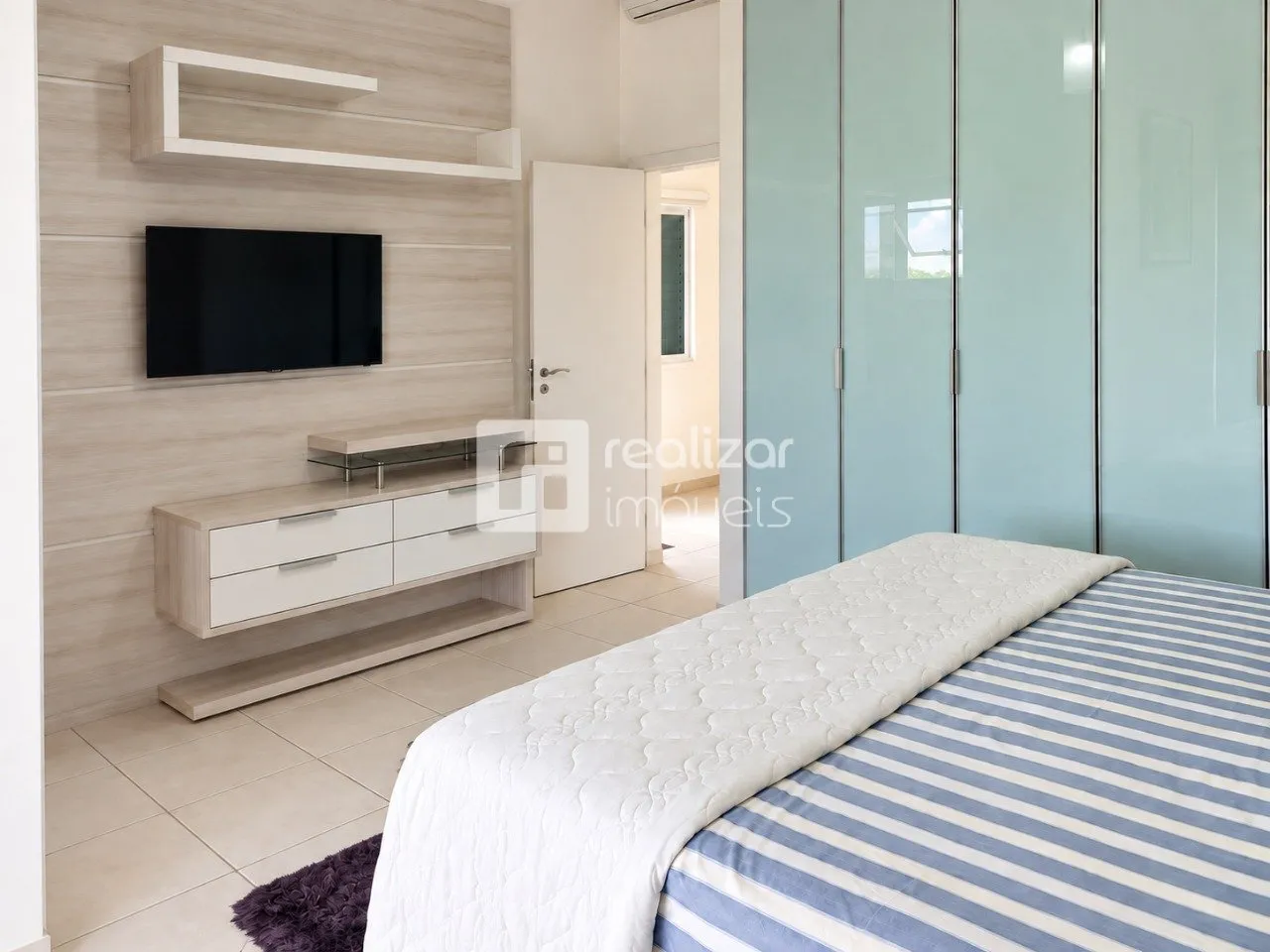 Casa mobiliada, 240 m², com janelas do piso ao teto — photo 3