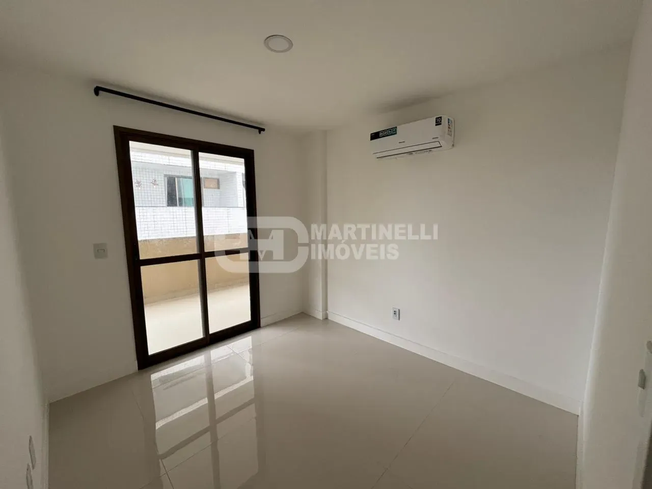 3-bedroom apartment with a separate, enclosed kitchen — photo 8