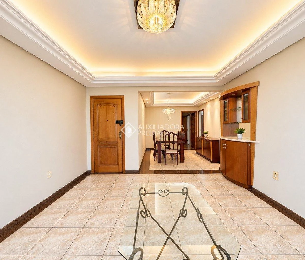 3-bedroom apartment with a glass-enclosed balcony — photo 7