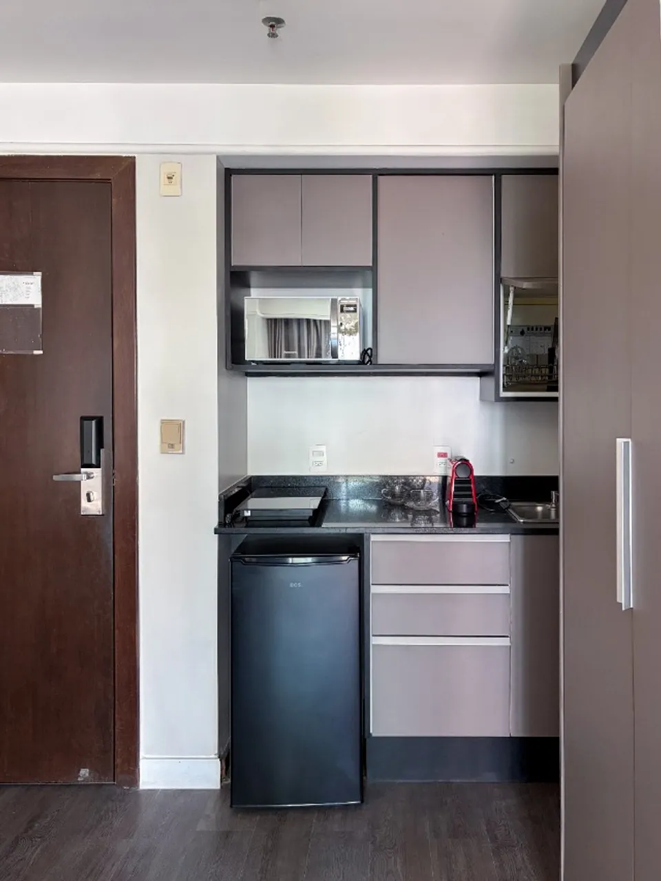 Furnished 1-bedroom apartment with a balcony — photo 2