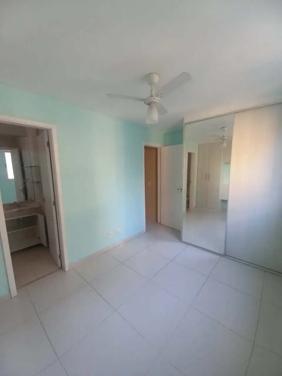 2-bedroom apartment with open-plan kitchen — photo 11