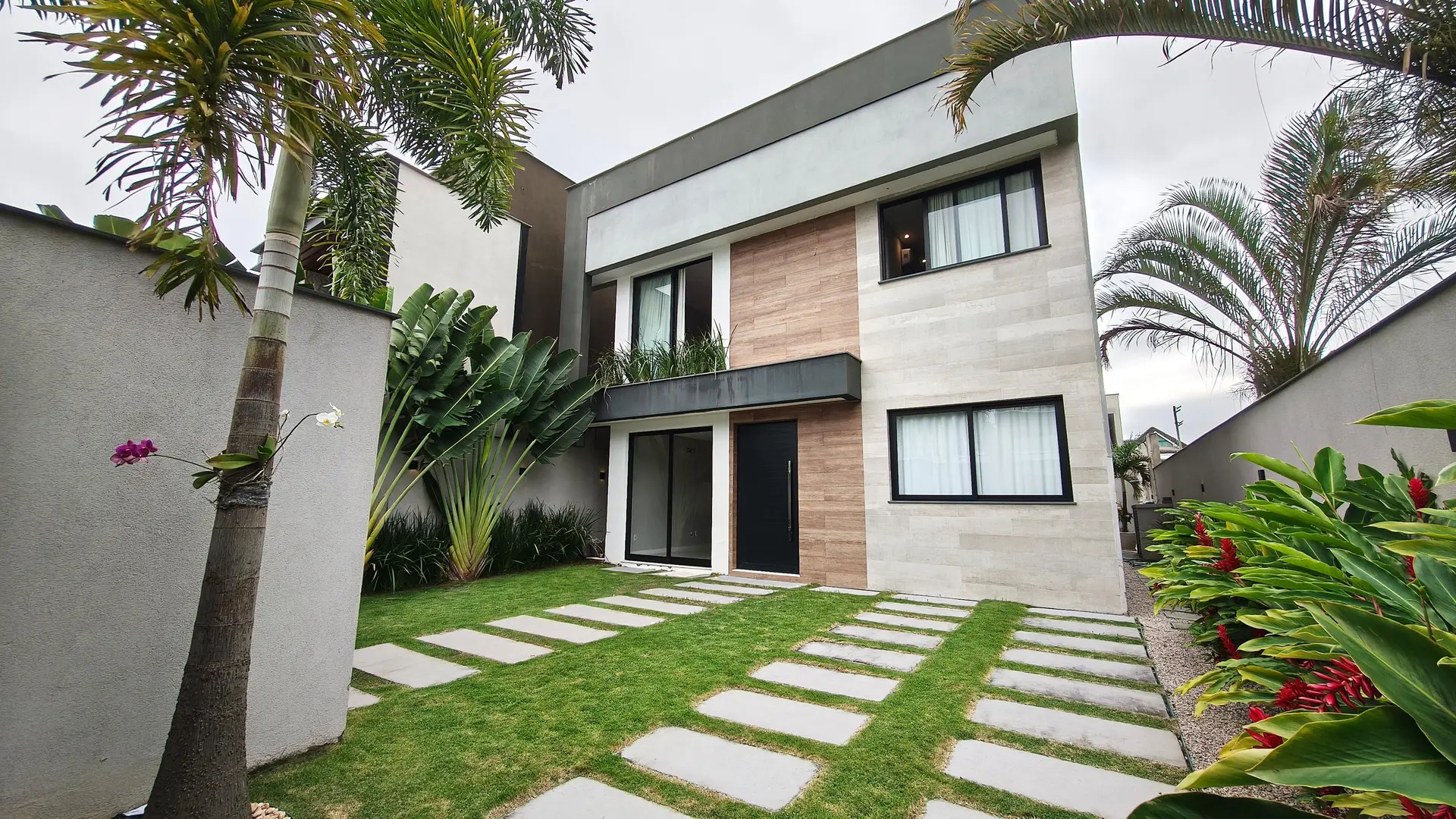 Jacuzzi in a 5-bedroom house, 350 m² — photo 21