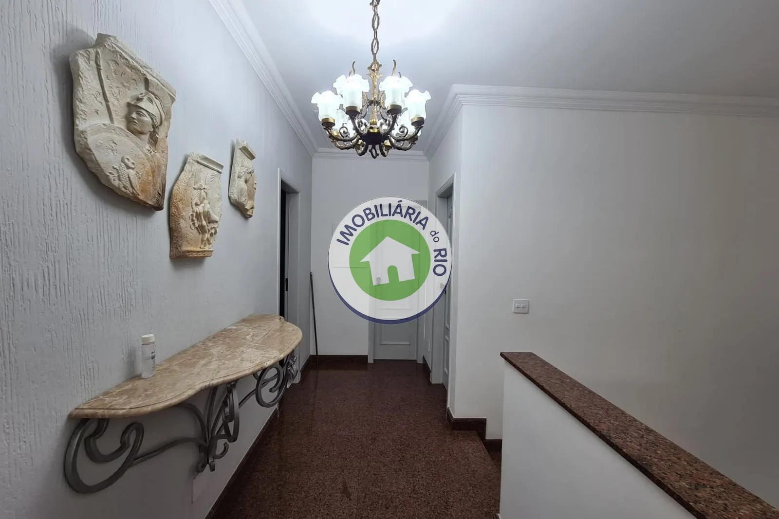 House with 5 bedrooms and 5 bathrooms plus 4 parking spaces — photo 16