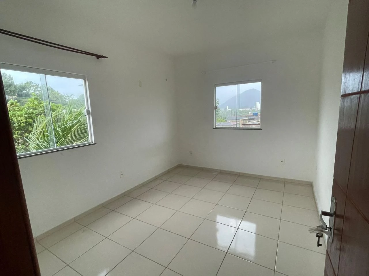 1-bedroom apartment with a glass shower enclosure — photo 3