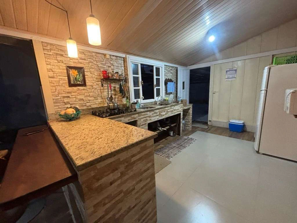 Furnished house with 4 bedrooms, 2 bathrooms, 170 m² — photo 2