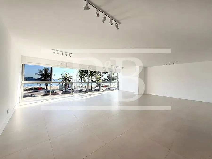 3-bedroom apartment with enclosed glass balcony — photo 5