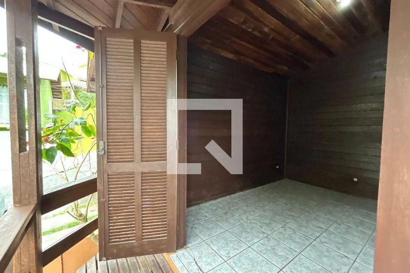 Balcony with a grill in a 3-bedroom house, 100 m² — photo 16