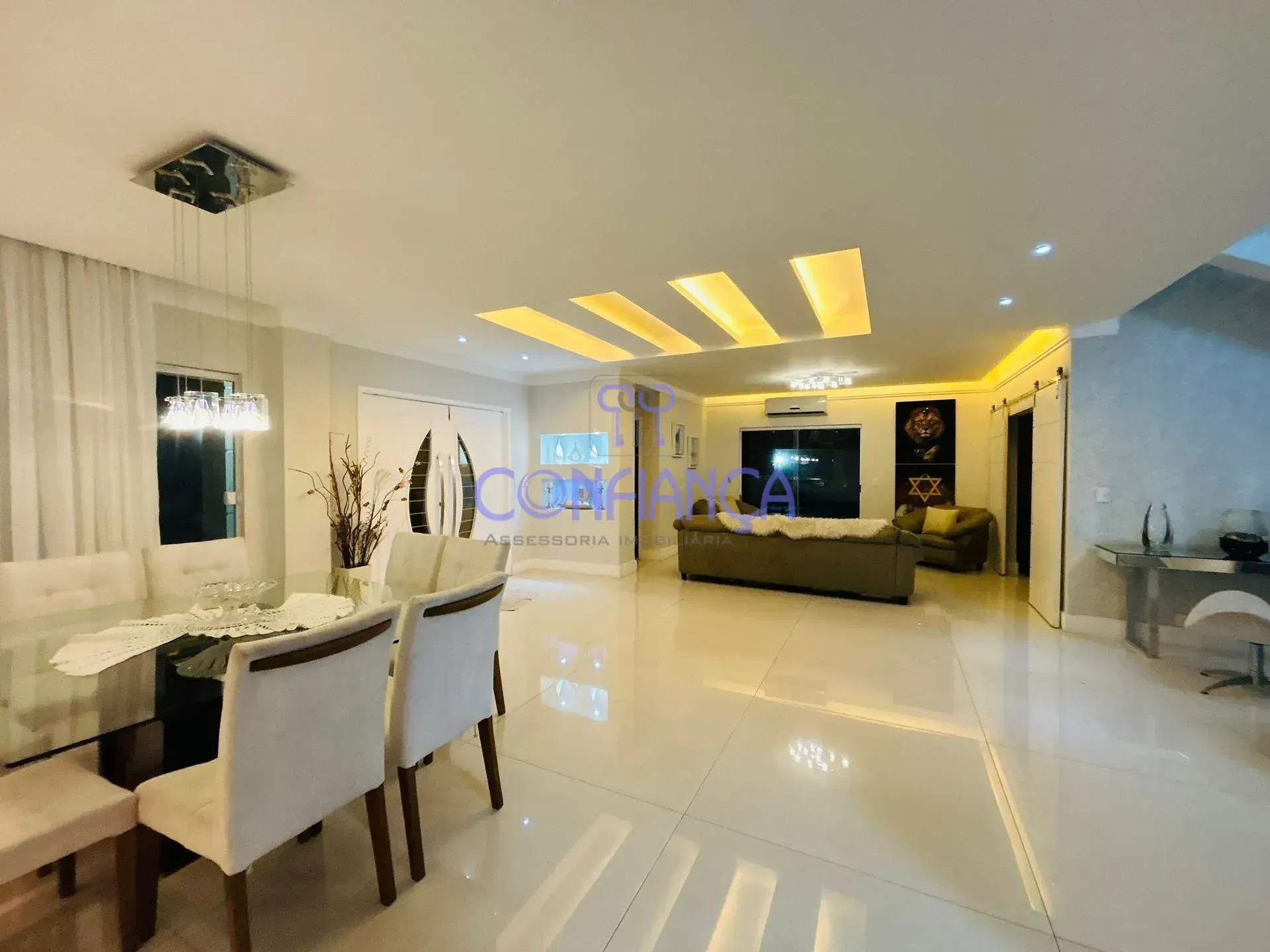 House with 4 en-suite bedrooms and 6 bathrooms — photo 2