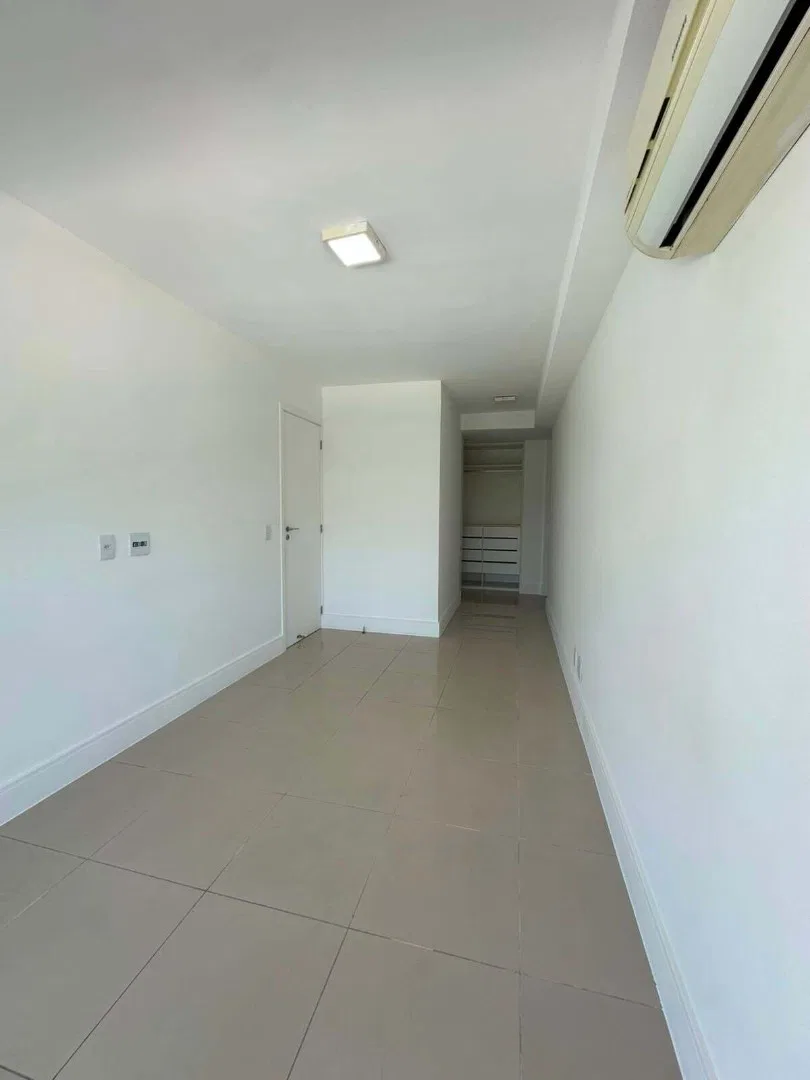 4-bedroom apartment with a balcony, 900 m² total area — photo 20
