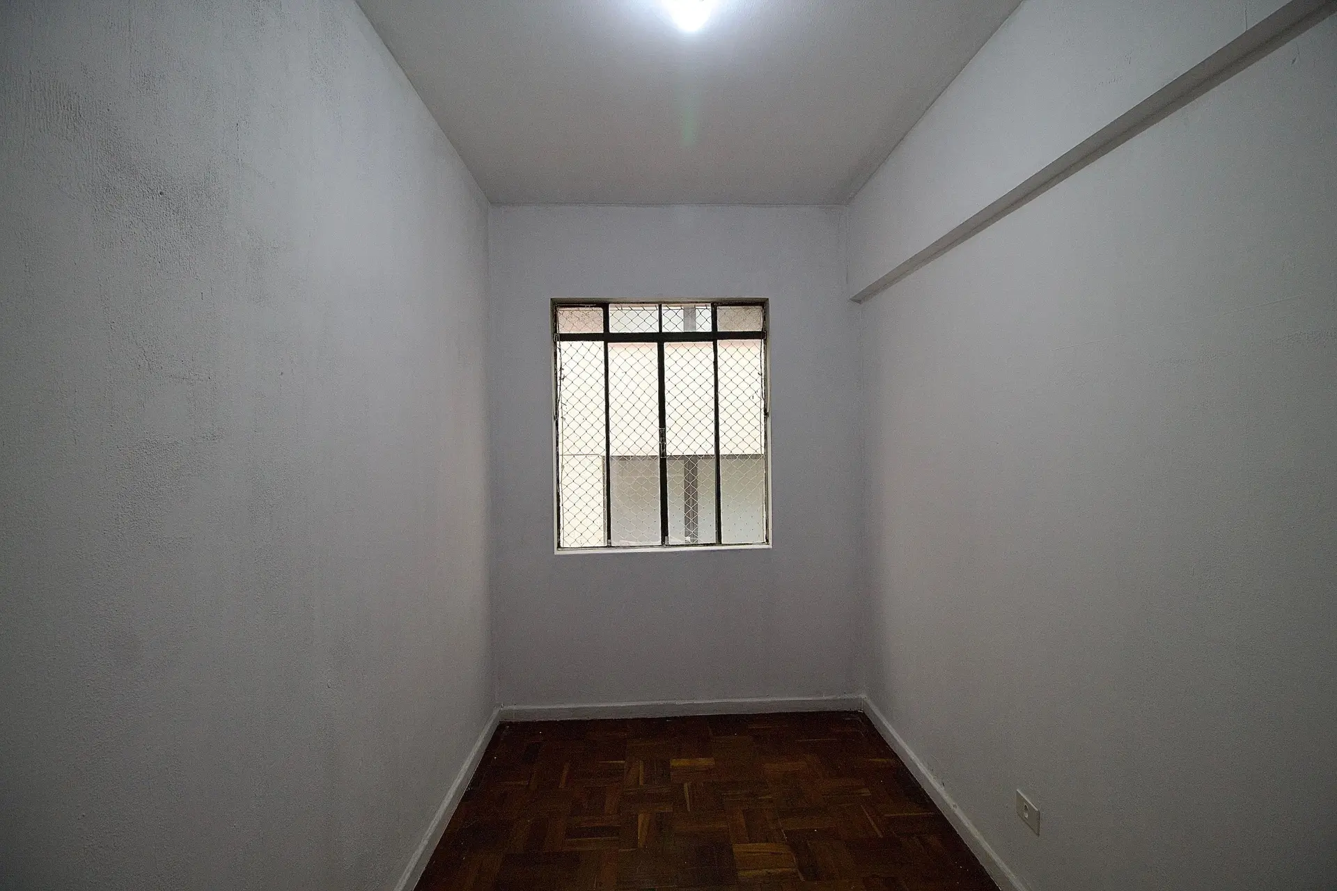 Wood or laminate floors in a 2-bedroom apartment, 72 m² — photo 16