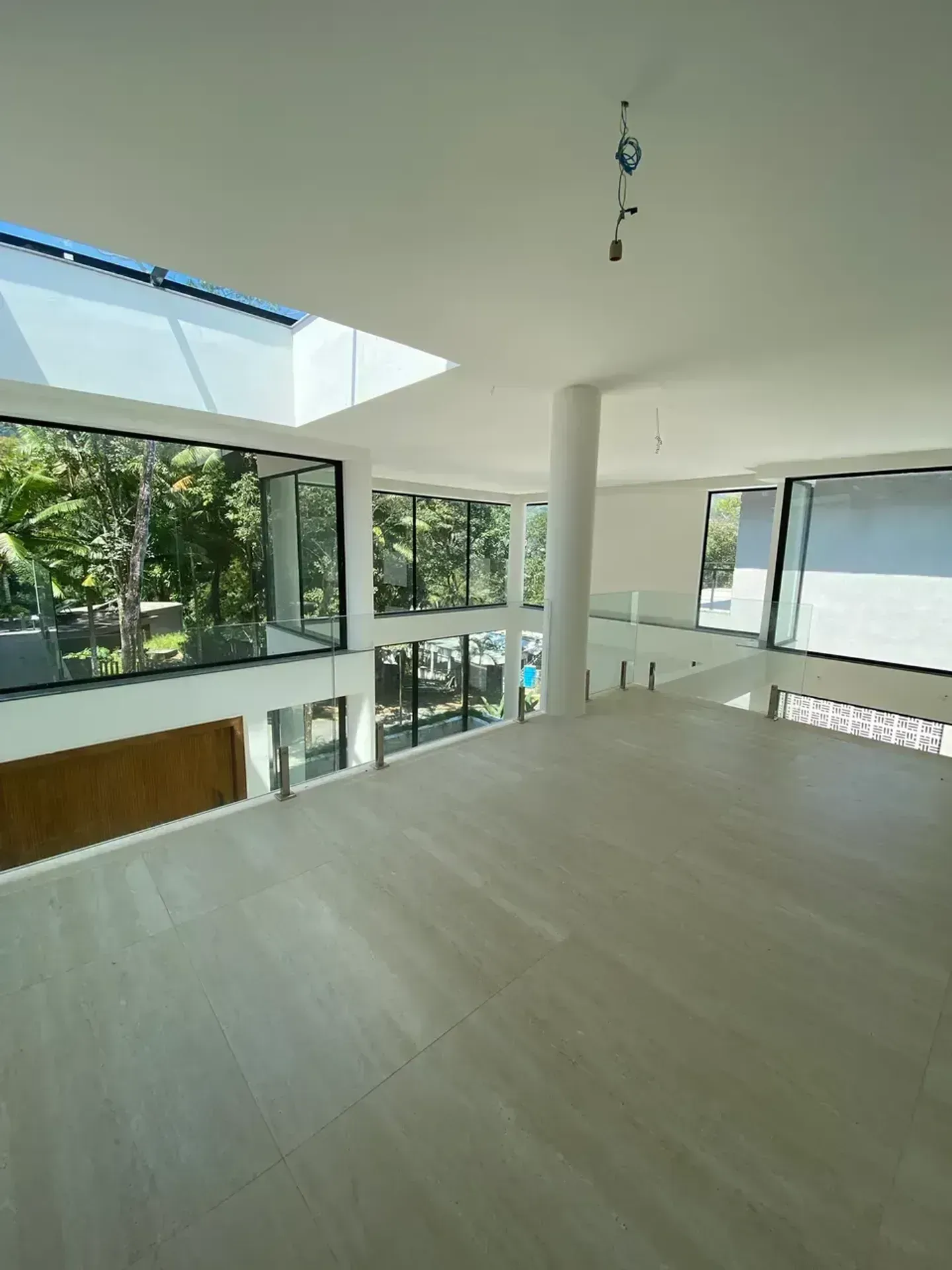 Unfurnished house with 5 bedrooms and 5 bathrooms — photo 9