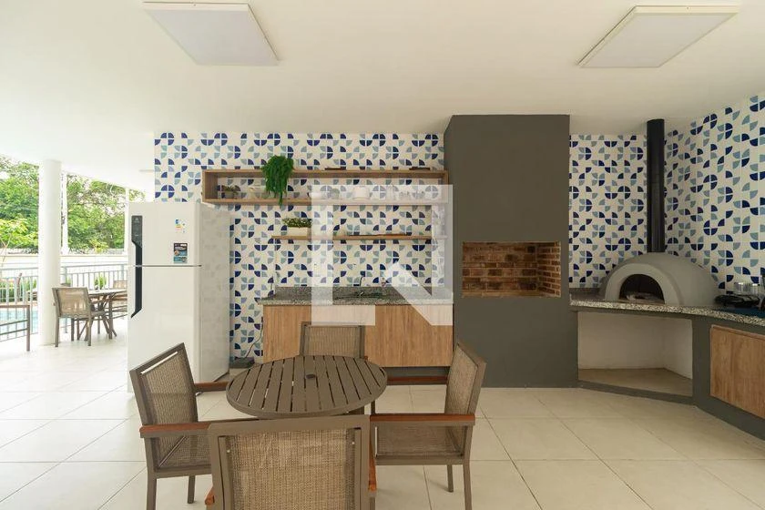 Furnished 2-bedroom apartment with open-plan kitchen — photo 38