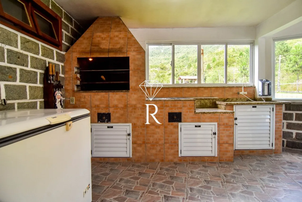 Casa tipo sítio con 4 dormitorios y 6 plazas de aparcamiento — photo 2