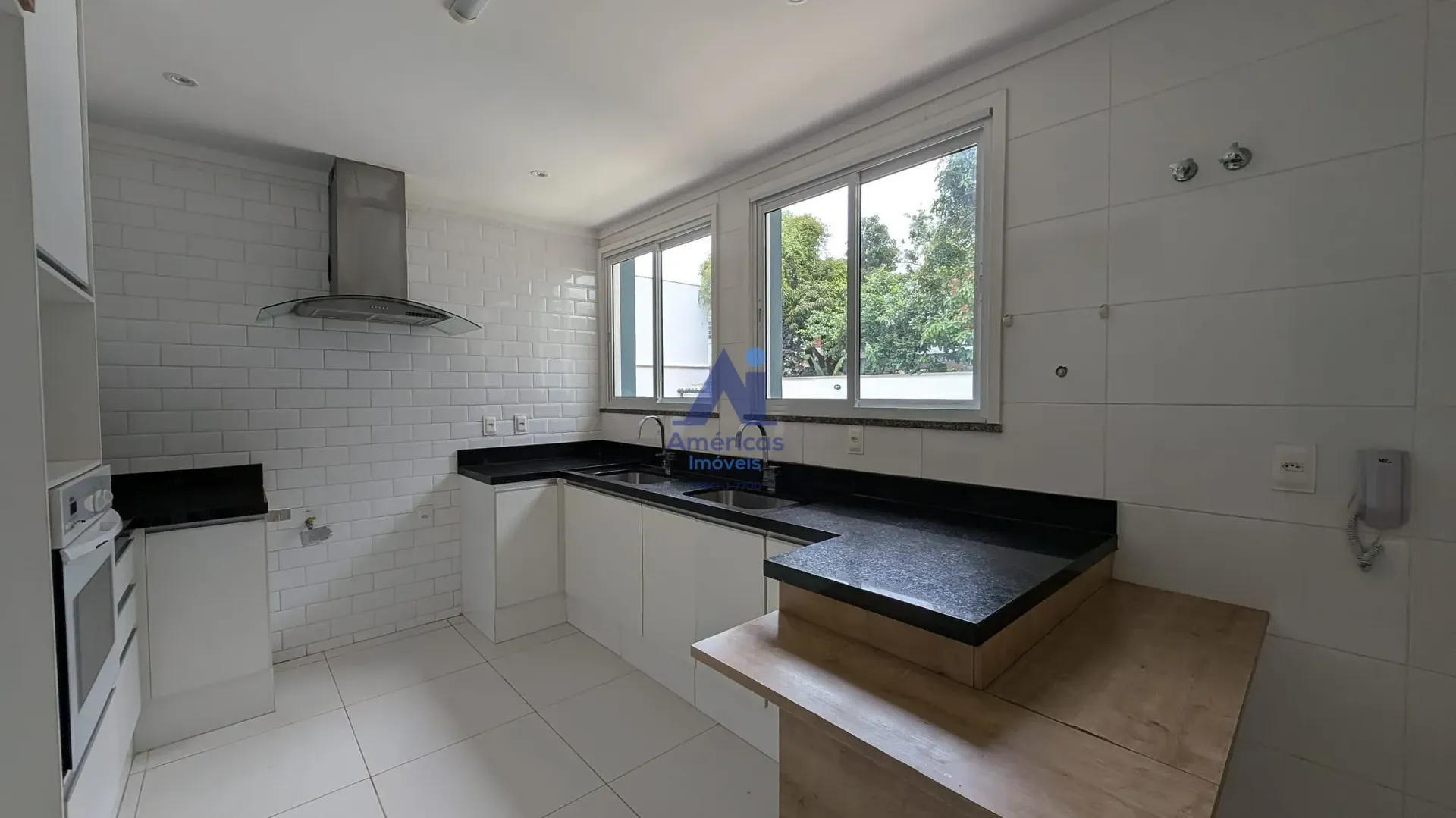 4-bedroom house with a grill on the balcony — photo 2