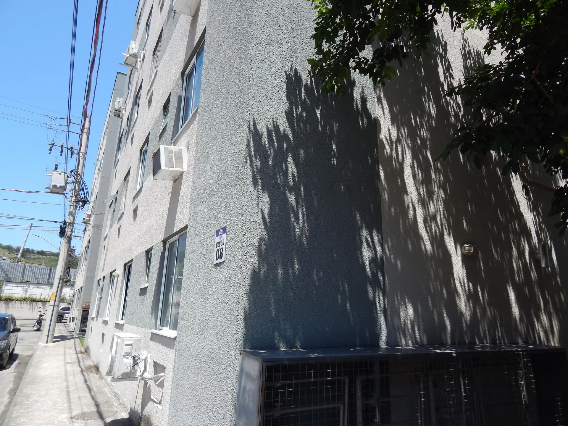 2-bedroom apartment with wood or laminate floors — photo 14