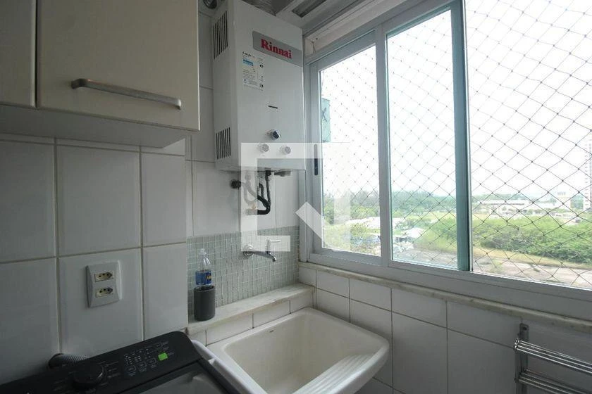 Furnished apartment, 83 m², with a glass-enclosed balcony — photo 35