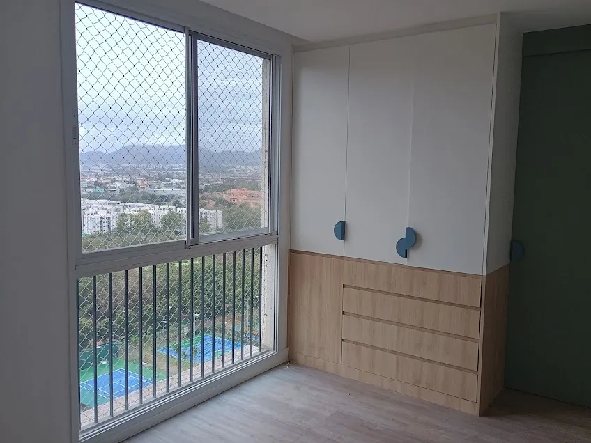 Apartamento de 3 quartos com janelas do piso ao teto — photo 24