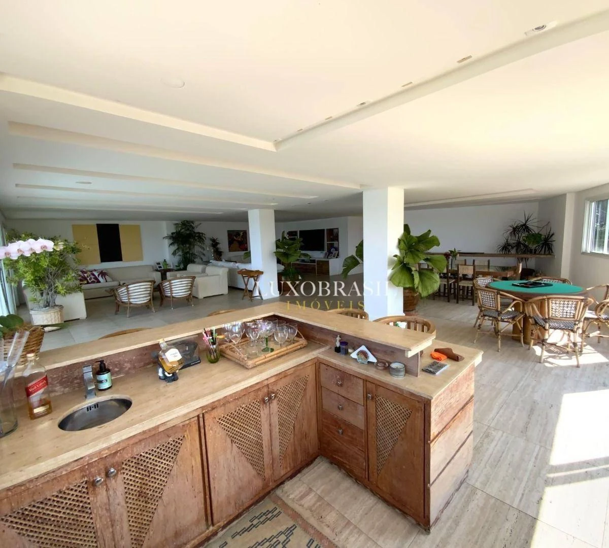 Apartment with 4 suites and access to shared pool — photo 22