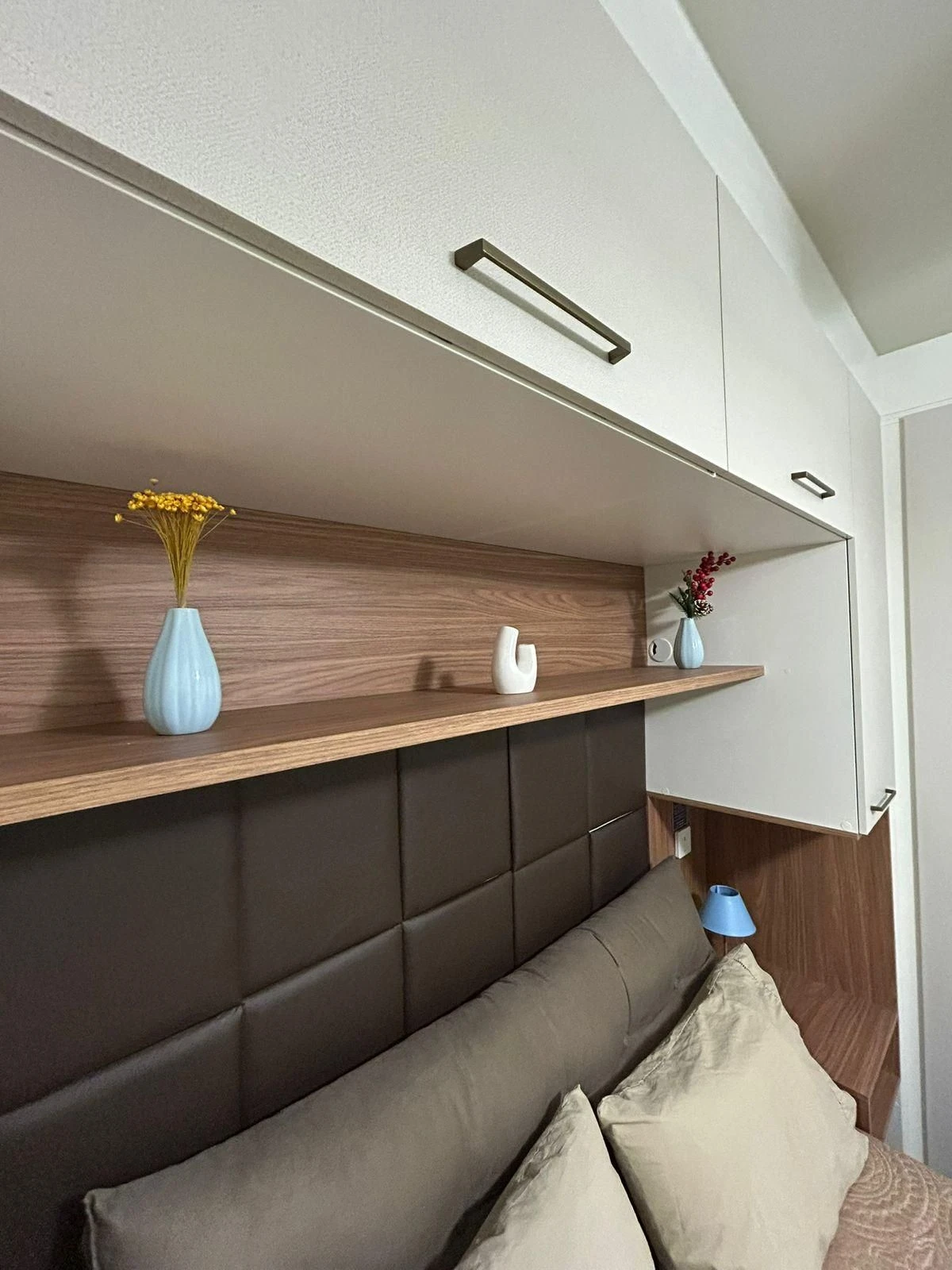Apartamento mobiliado com cozinha americana e varanda envidraçada — photo 17