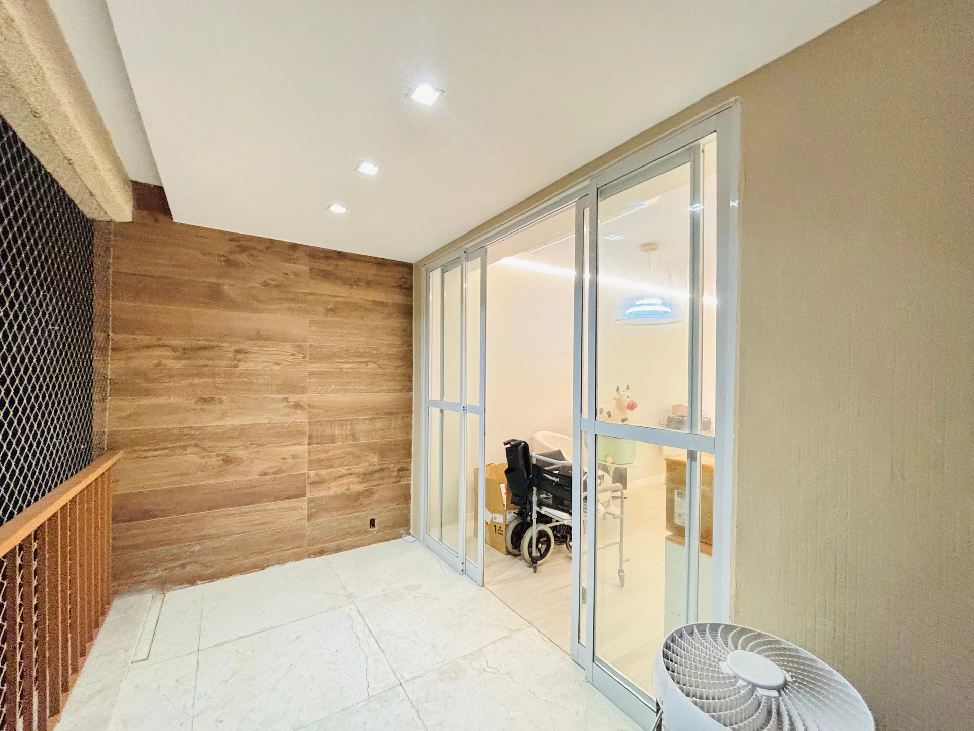 Washing machine in a 3-bedroom apartment, 401 m² — photo 37