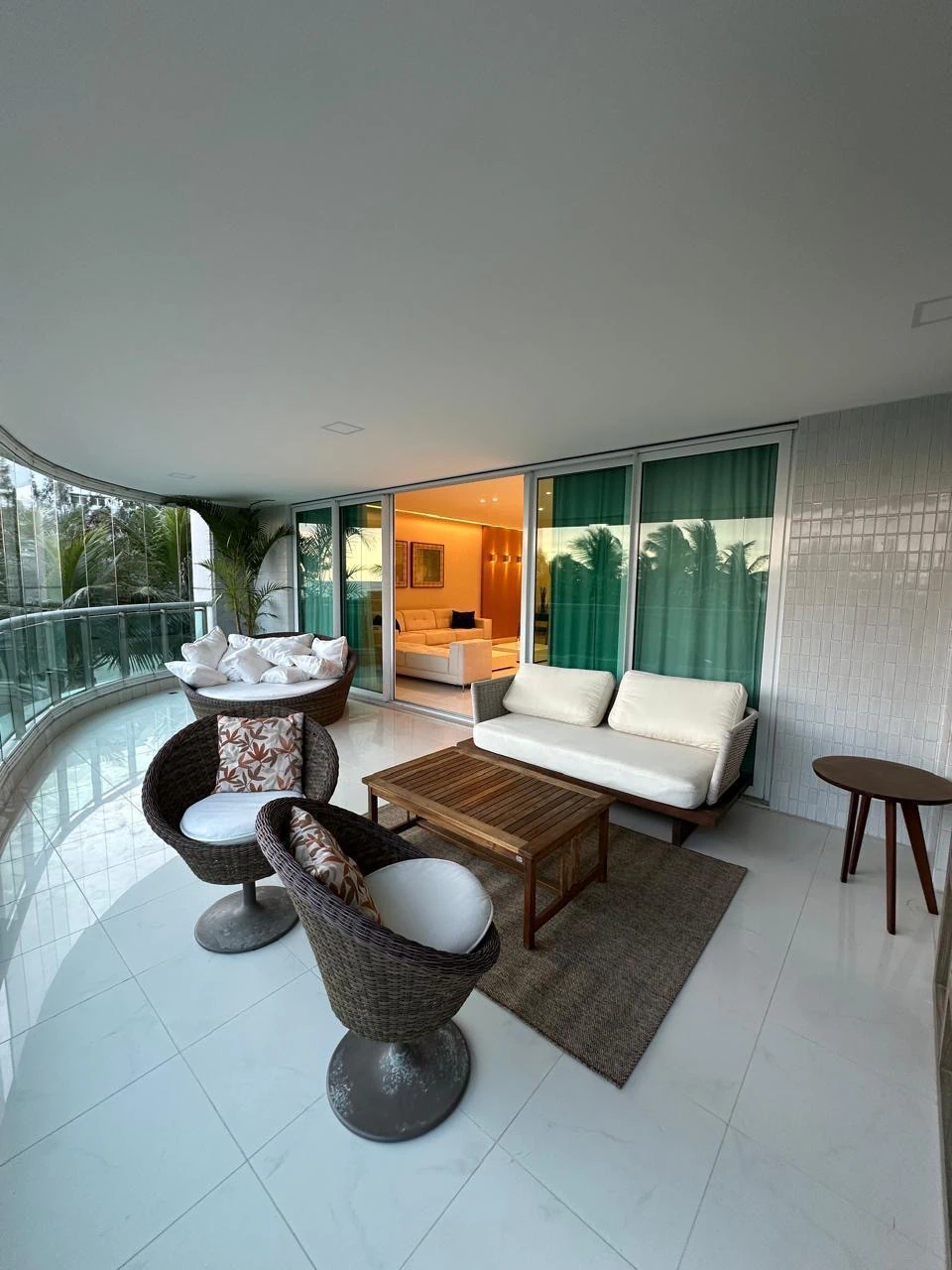 Apartamento mobiliado reformado com 4 suítes e 392 m² — photo 3