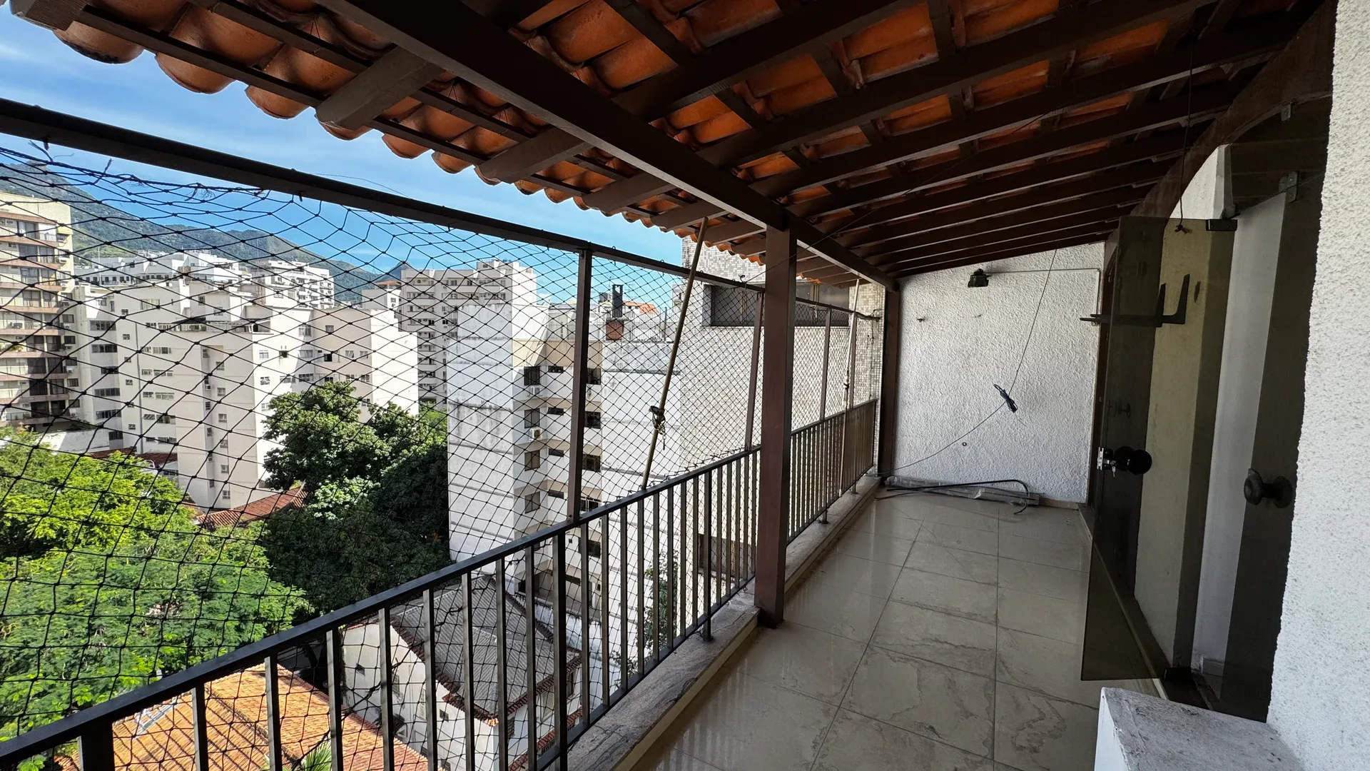 Duplex home with 8 bedrooms, 3 en-suites, 469 m² — photo 7