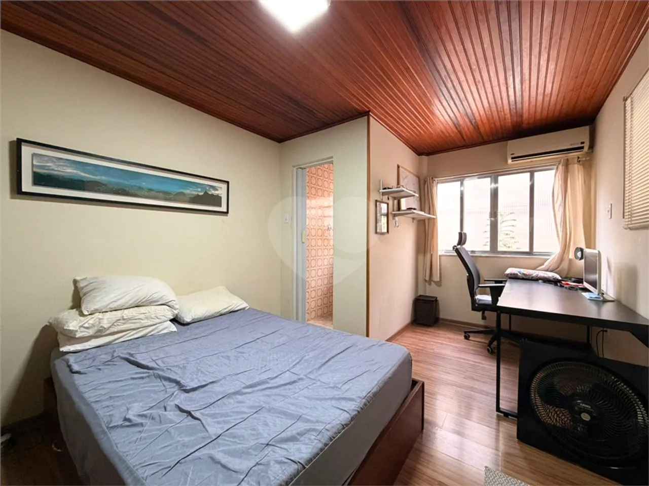 Casa com 5 quartos e 5 banheiros, varanda e janelas amplas — photo 13