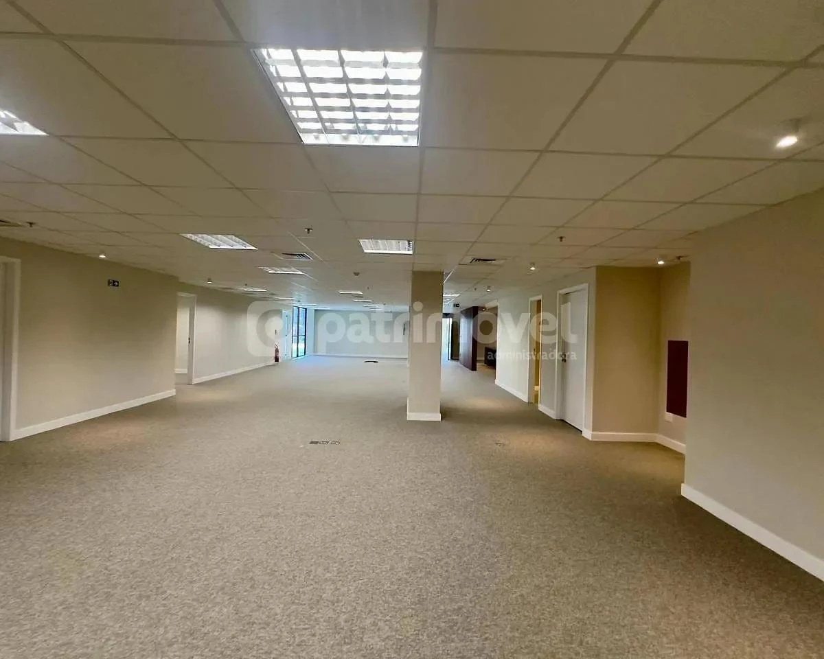Sala comercial de 779 m², 1 quarto e 6 banheiros — photo 16