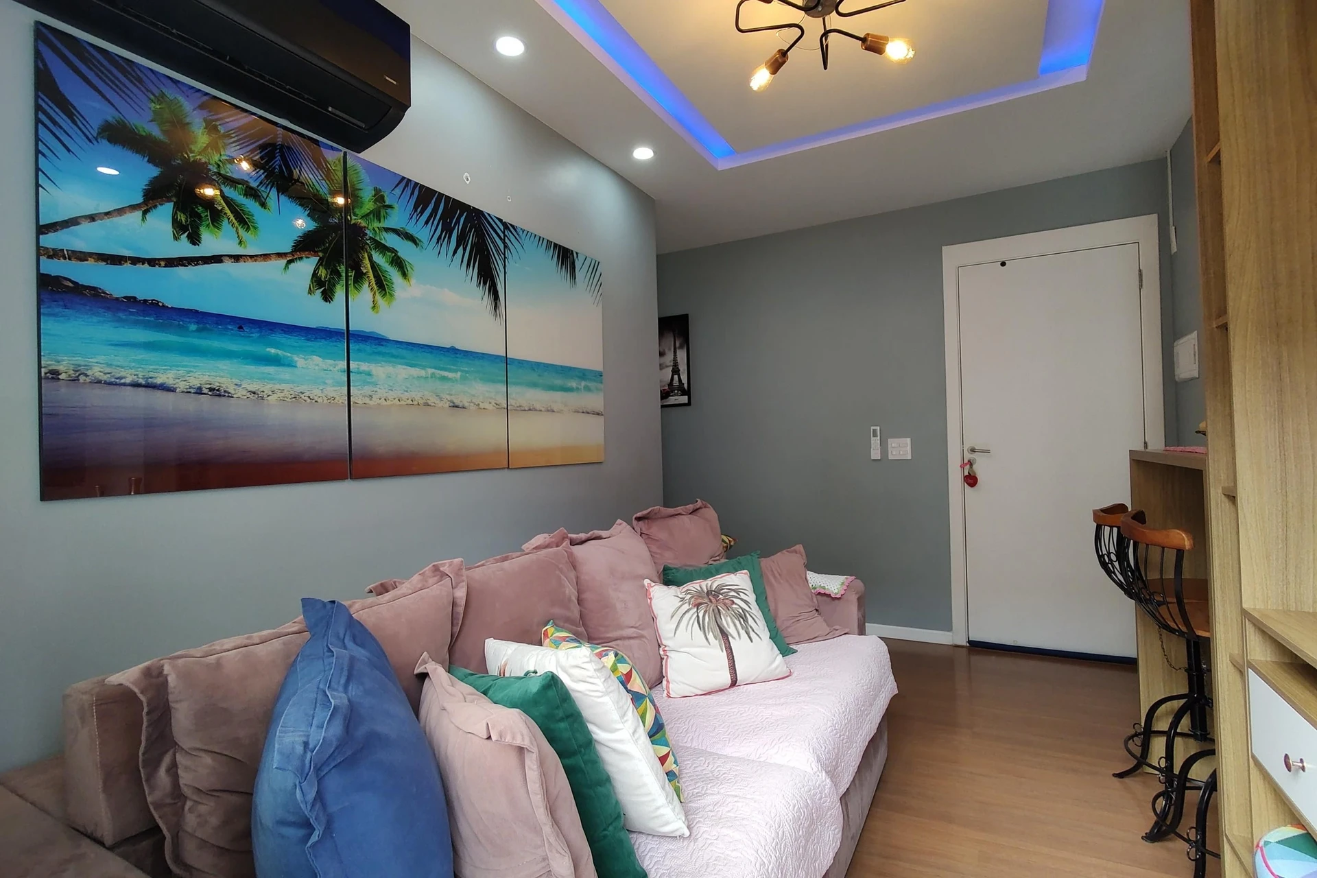 2-bedroom apartment with a glass-enclosed balcony — photo 33
