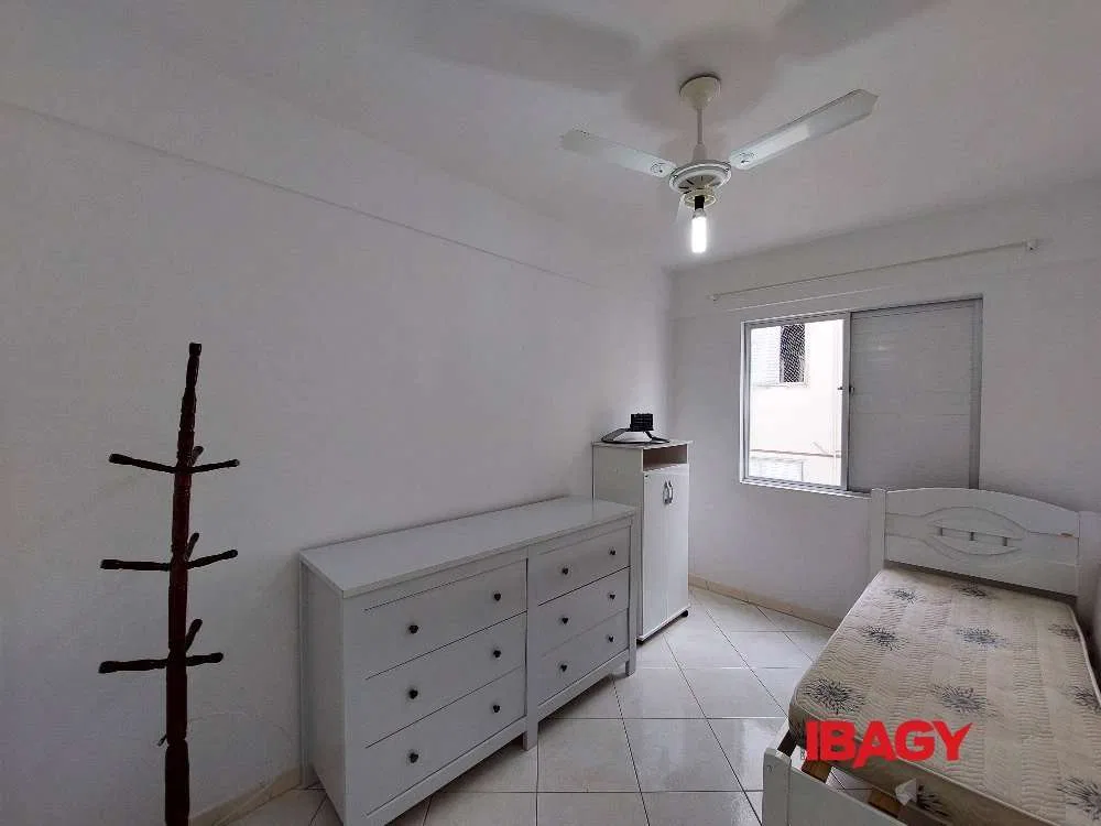 2-bedroom apartment with a washing machine in Florianópolis — photo 3