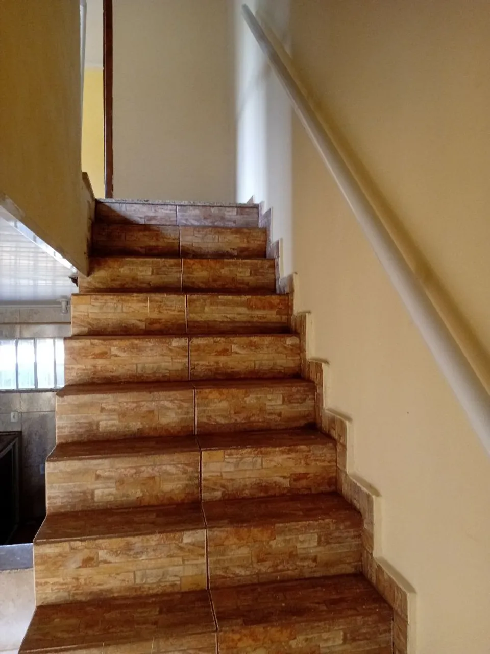 Wood or laminate floors in a 2-bedroom house, 100 m² — photo 8