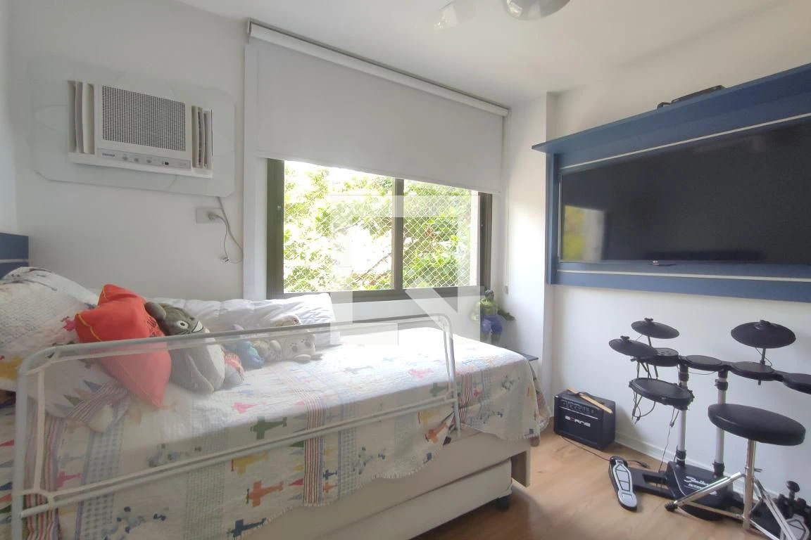 Apartamento de 89 m² com janelas do piso ao teto e closet — photo 71