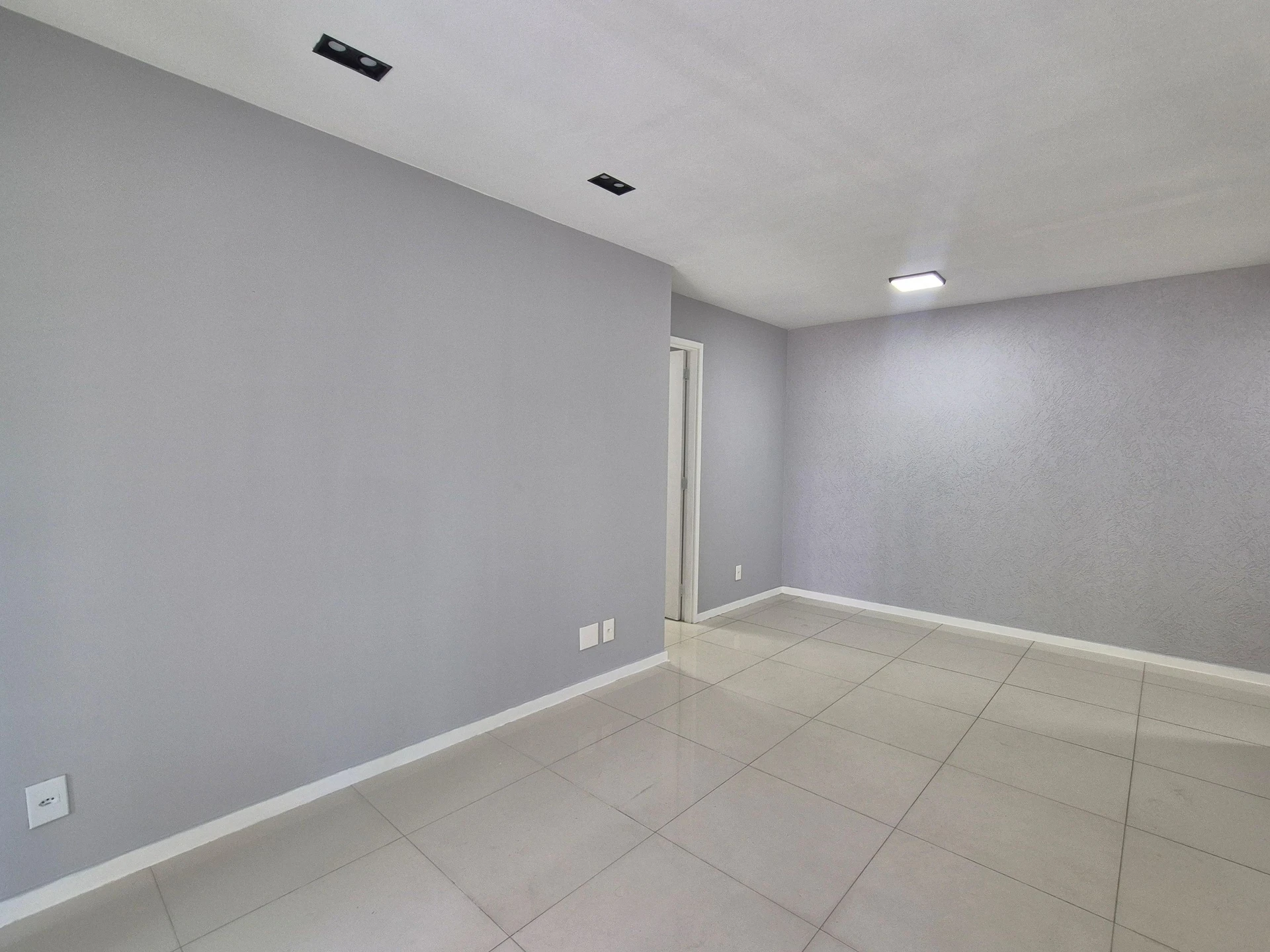 4-bedroom apartment in a building with a gym — photo 25